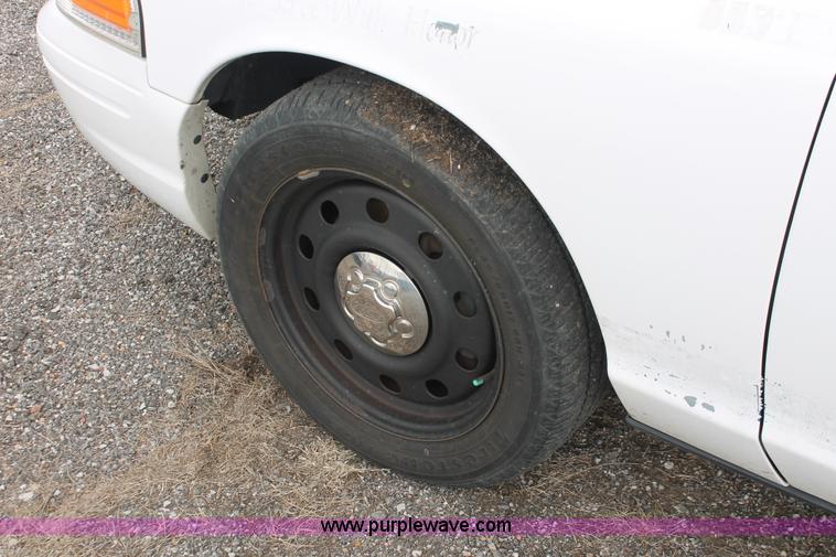 image for item D8209 2006 Ford Crown Victoria Police Interceptor