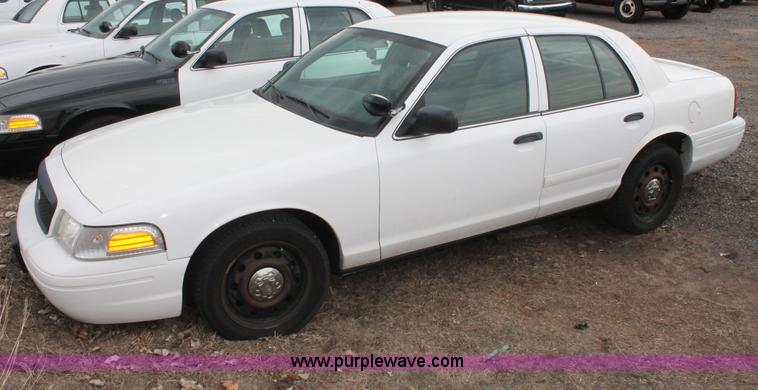 image for item D8211 2006 Ford Crown Victoria Police Interceptor
