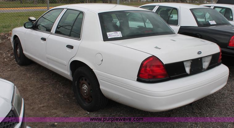 image for item D8211 2006 Ford Crown Victoria Police Interceptor