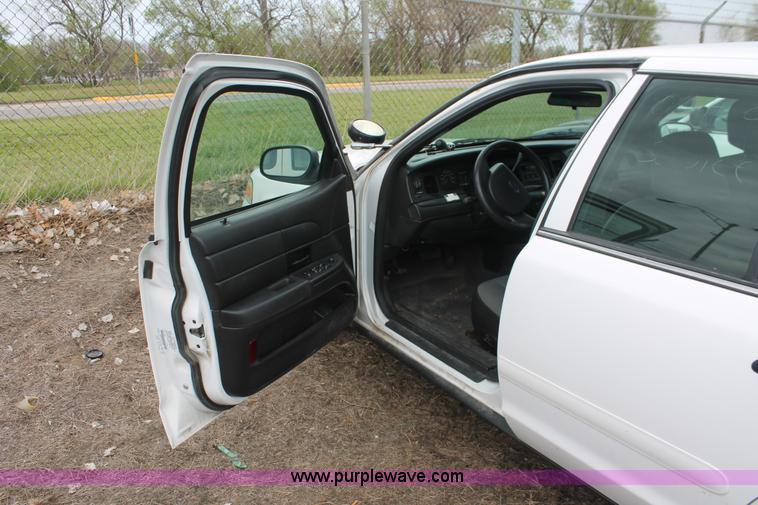 image for item D8211 2006 Ford Crown Victoria Police Interceptor