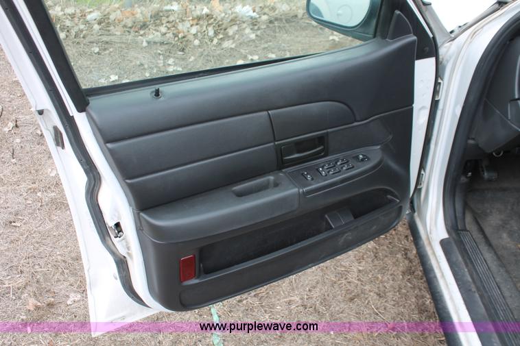 image for item D8211 2006 Ford Crown Victoria Police Interceptor
