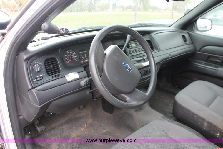 image for item D8211 2006 Ford Crown Victoria Police Interceptor