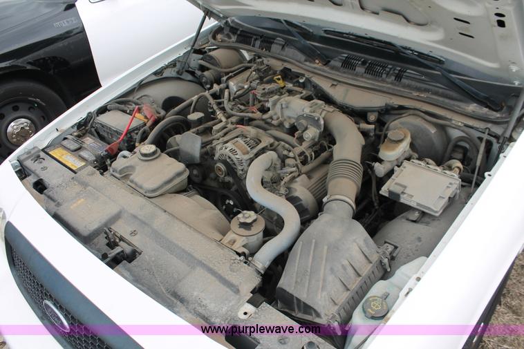 image for item D8211 2006 Ford Crown Victoria Police Interceptor