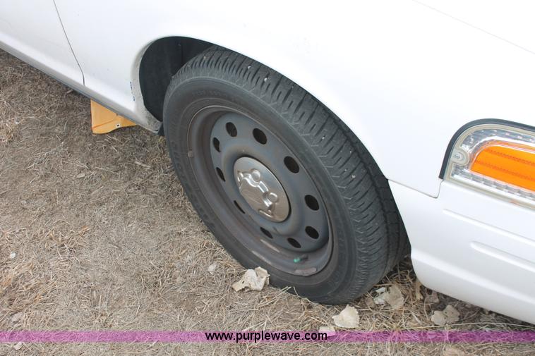 image for item D8211 2006 Ford Crown Victoria Police Interceptor