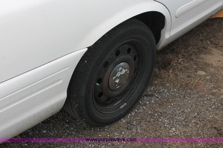 image for item D8211 2006 Ford Crown Victoria Police Interceptor