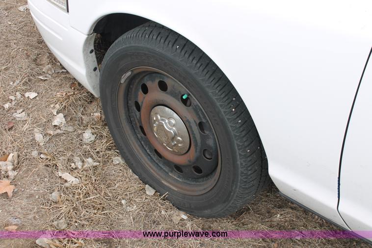 image for item D8211 2006 Ford Crown Victoria Police Interceptor