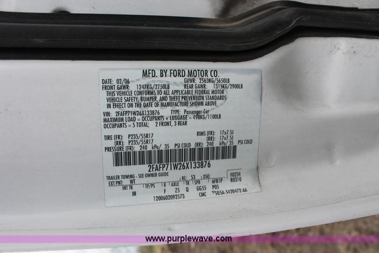 image for item D8211 2006 Ford Crown Victoria Police Interceptor