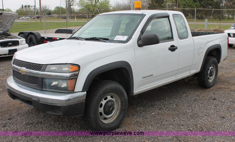 image for item D8212 2005 Chevrolet Colorado extended cab pickup truck