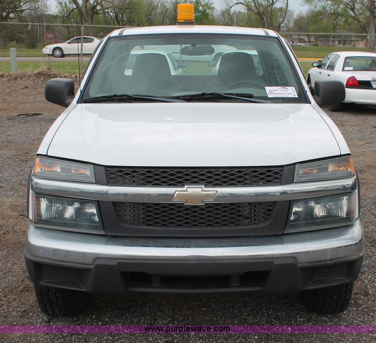 image for item D8212 2005 Chevrolet Colorado extended cab pickup truck