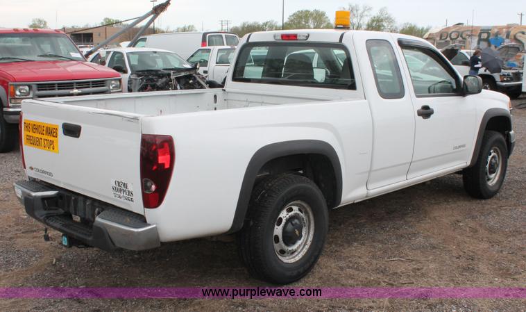 image for item D8212 2005 Chevrolet Colorado extended cab pickup truck