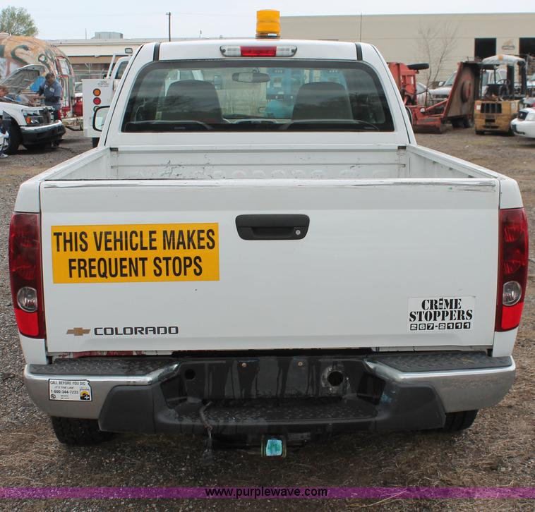 image for item D8212 2005 Chevrolet Colorado extended cab pickup truck