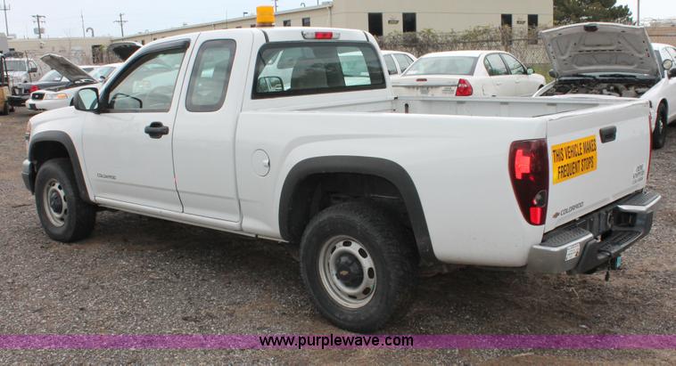 image for item D8212 2005 Chevrolet Colorado extended cab pickup truck