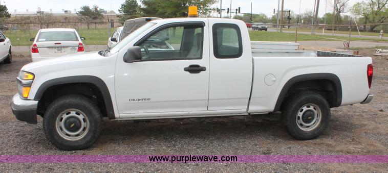 image for item D8212 2005 Chevrolet Colorado extended cab pickup truck