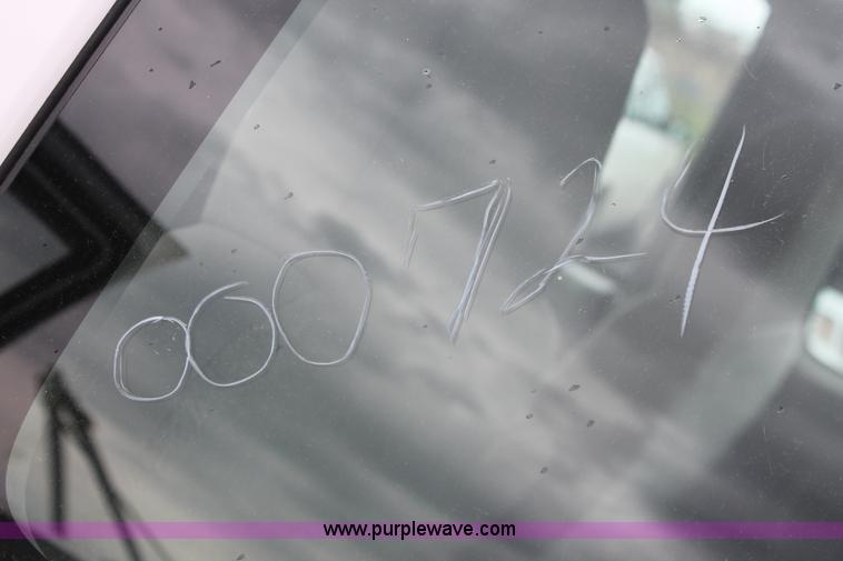 image for item D8212 2005 Chevrolet Colorado extended cab pickup truck