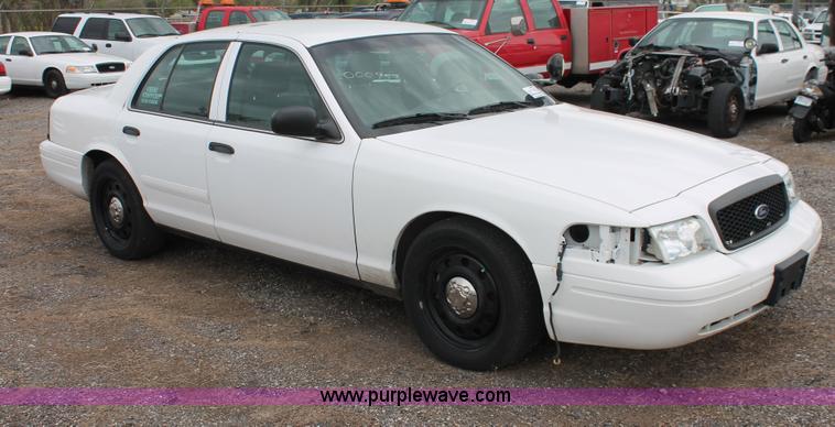 image for item D8216 2006 Ford Crown Victoria Police Interceptor