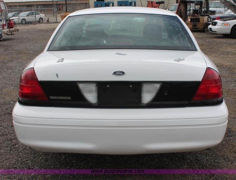 image for item D8216 2006 Ford Crown Victoria Police Interceptor