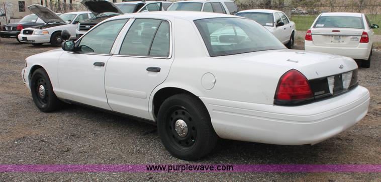 image for item D8216 2006 Ford Crown Victoria Police Interceptor