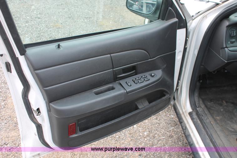 image for item D8216 2006 Ford Crown Victoria Police Interceptor