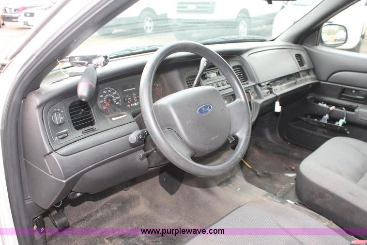 image for item D8216 2006 Ford Crown Victoria Police Interceptor