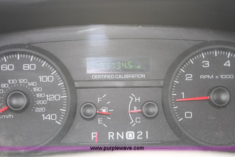 image for item D8216 2006 Ford Crown Victoria Police Interceptor