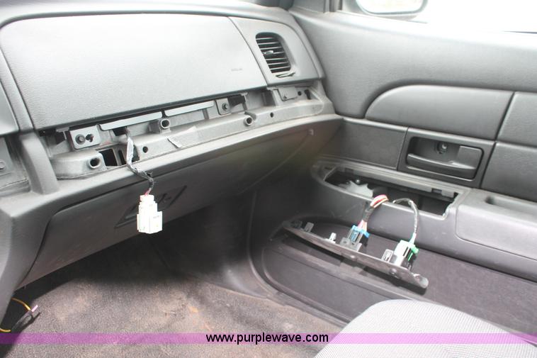 image for item D8216 2006 Ford Crown Victoria Police Interceptor
