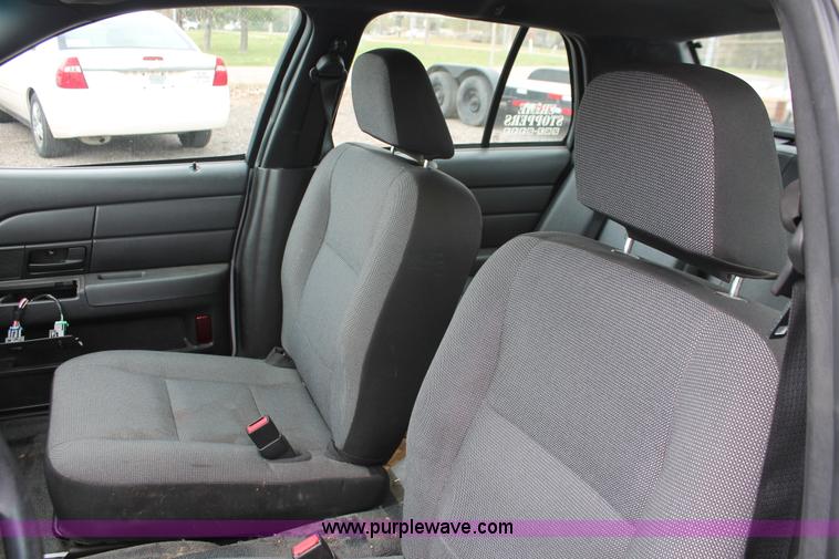 image for item D8216 2006 Ford Crown Victoria Police Interceptor