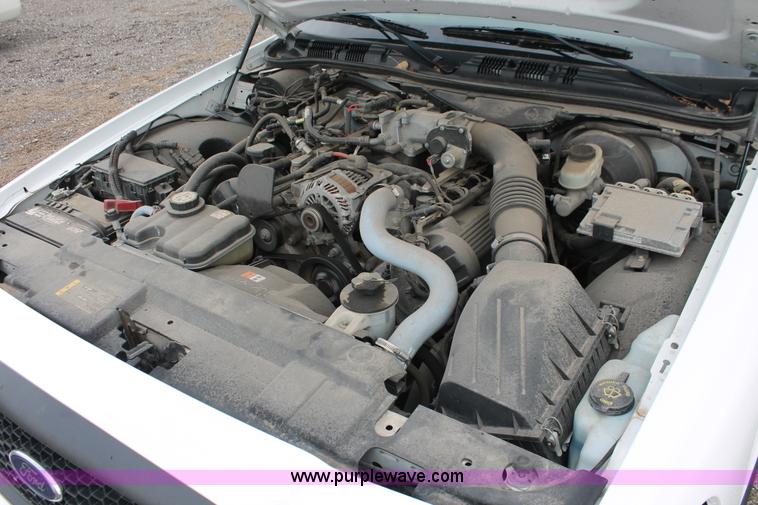 image for item D8216 2006 Ford Crown Victoria Police Interceptor