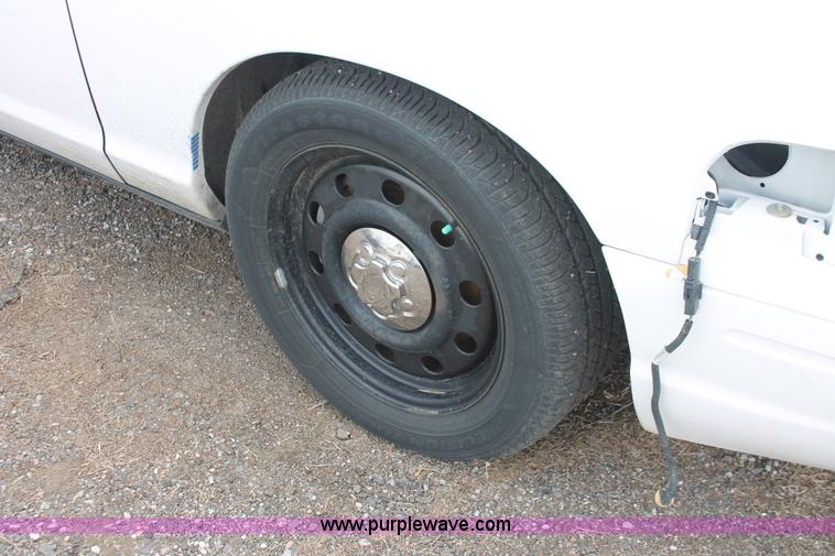 image for item D8216 2006 Ford Crown Victoria Police Interceptor