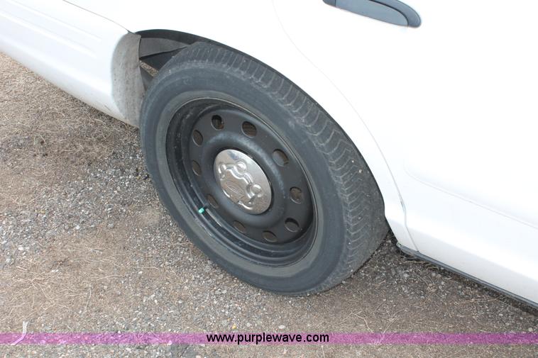 image for item D8216 2006 Ford Crown Victoria Police Interceptor