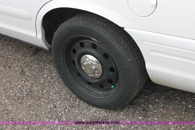 image for item D8216 2006 Ford Crown Victoria Police Interceptor