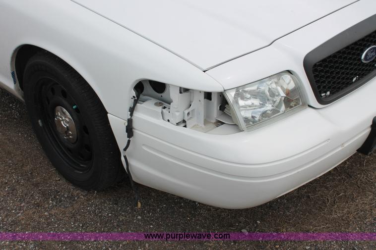 image for item D8216 2006 Ford Crown Victoria Police Interceptor