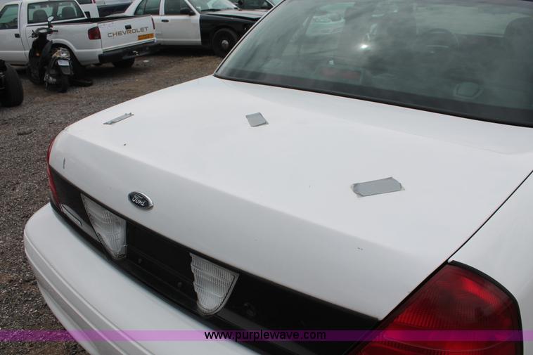 image for item D8216 2006 Ford Crown Victoria Police Interceptor