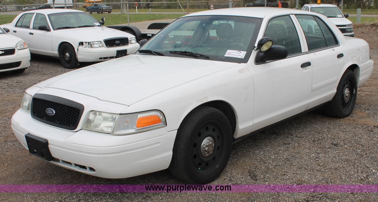 image for item D8218 2006 Ford Crown Victoria Police Interceptor