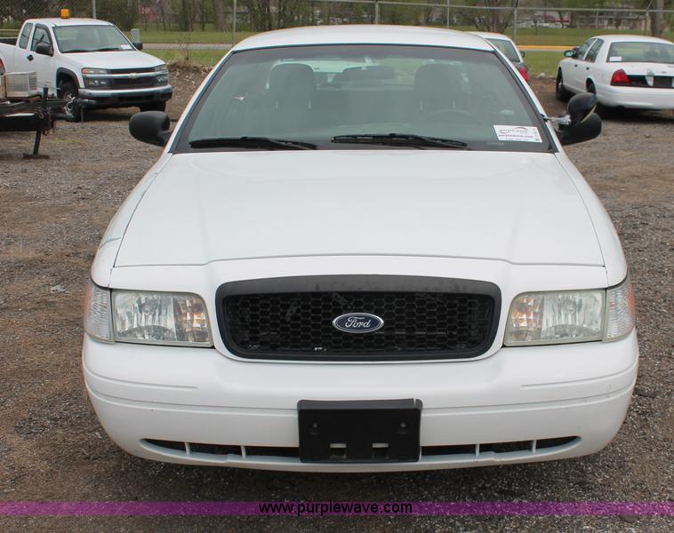 image for item D8218 2006 Ford Crown Victoria Police Interceptor