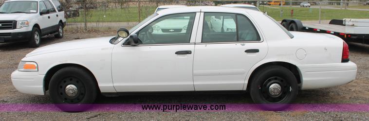 image for item D8218 2006 Ford Crown Victoria Police Interceptor