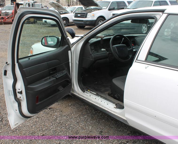image for item D8218 2006 Ford Crown Victoria Police Interceptor