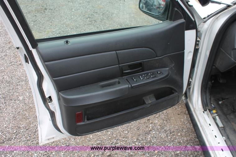 image for item D8218 2006 Ford Crown Victoria Police Interceptor