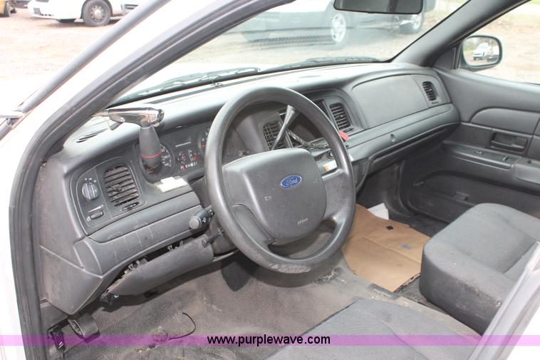 image for item D8218 2006 Ford Crown Victoria Police Interceptor