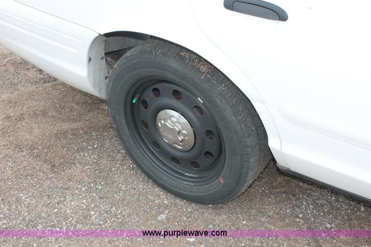image for item D8218 2006 Ford Crown Victoria Police Interceptor