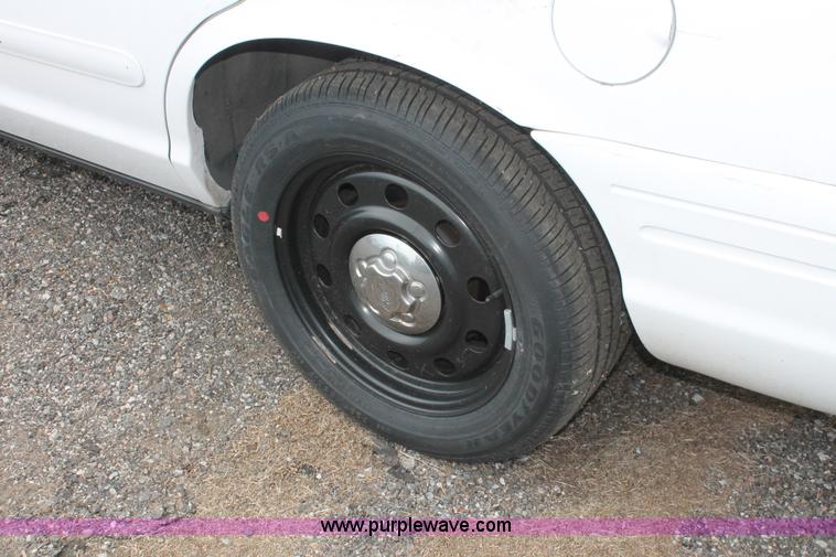 image for item D8218 2006 Ford Crown Victoria Police Interceptor