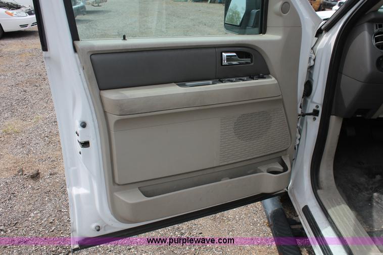image for item D8219 2007 Ford Expedition XLT SUV