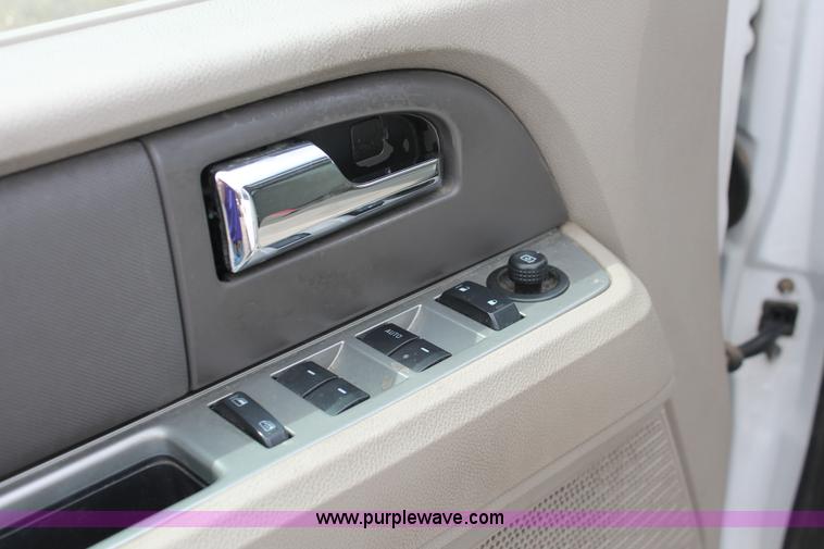 image for item D8219 2007 Ford Expedition XLT SUV