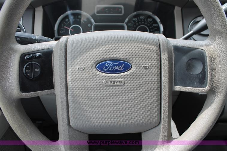 image for item D8219 2007 Ford Expedition XLT SUV