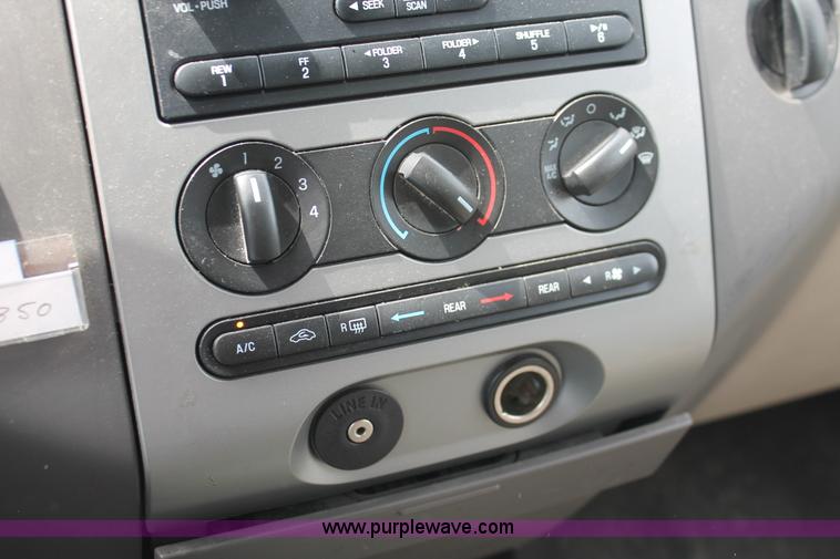 image for item D8219 2007 Ford Expedition XLT SUV