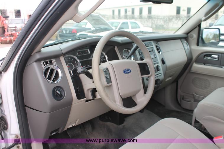 image for item D8220 2007 Ford Expedition XLT SUV