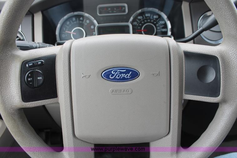 image for item D8220 2007 Ford Expedition XLT SUV