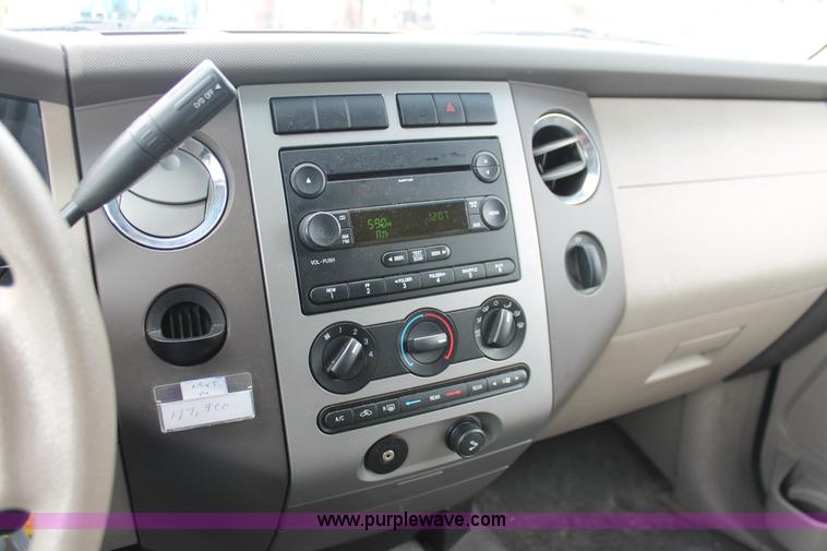 image for item D8220 2007 Ford Expedition XLT SUV