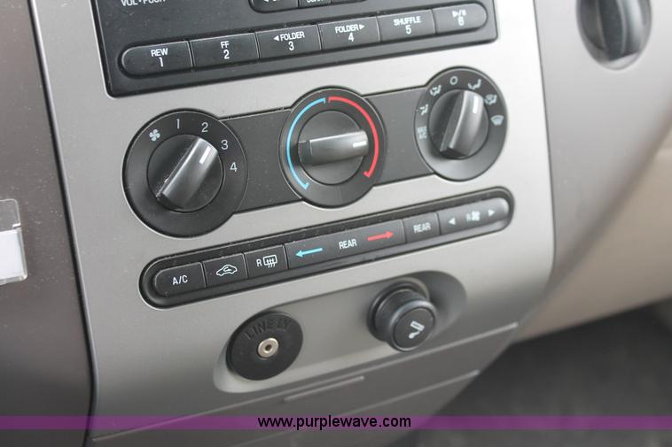 image for item D8220 2007 Ford Expedition XLT SUV