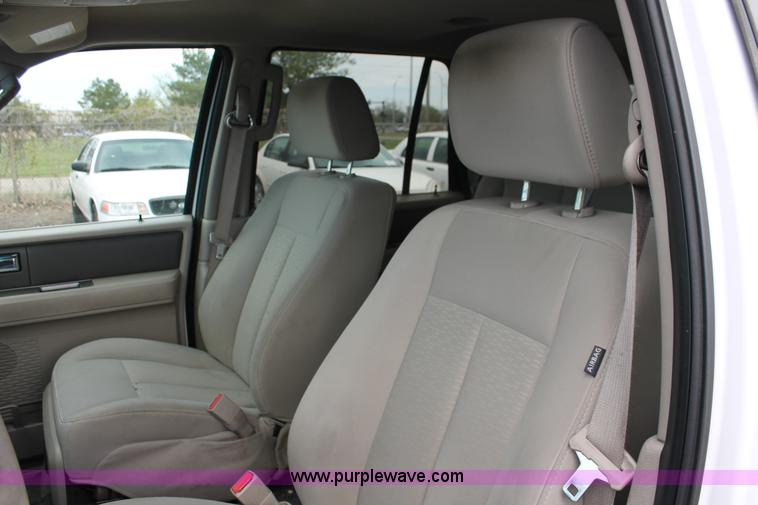 image for item D8220 2007 Ford Expedition XLT SUV