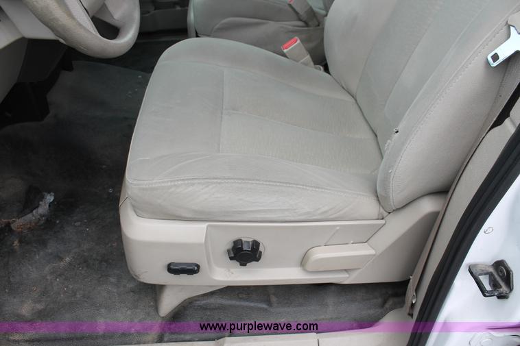 image for item D8220 2007 Ford Expedition XLT SUV